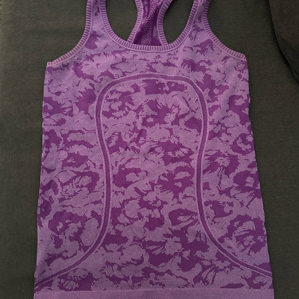 Lululemon Swifty - Hip length ( Size 6 ).   Like new.  No flaws.